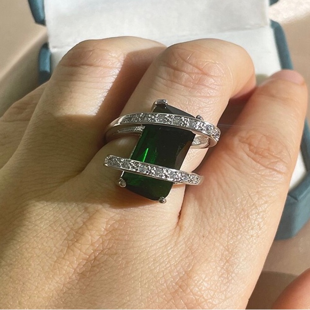 New 925 Radiant Emerald Cubic Zirconia Tension Swirl Statement Ring - Picture 15 of 16